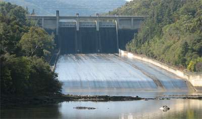 Photograph of water release at the Eildon spillway