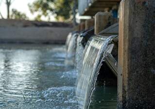 A picture of a dam with water running