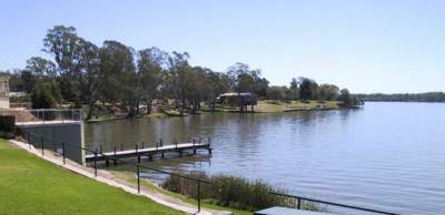 Photograph of the Lake Nagambie foreshore