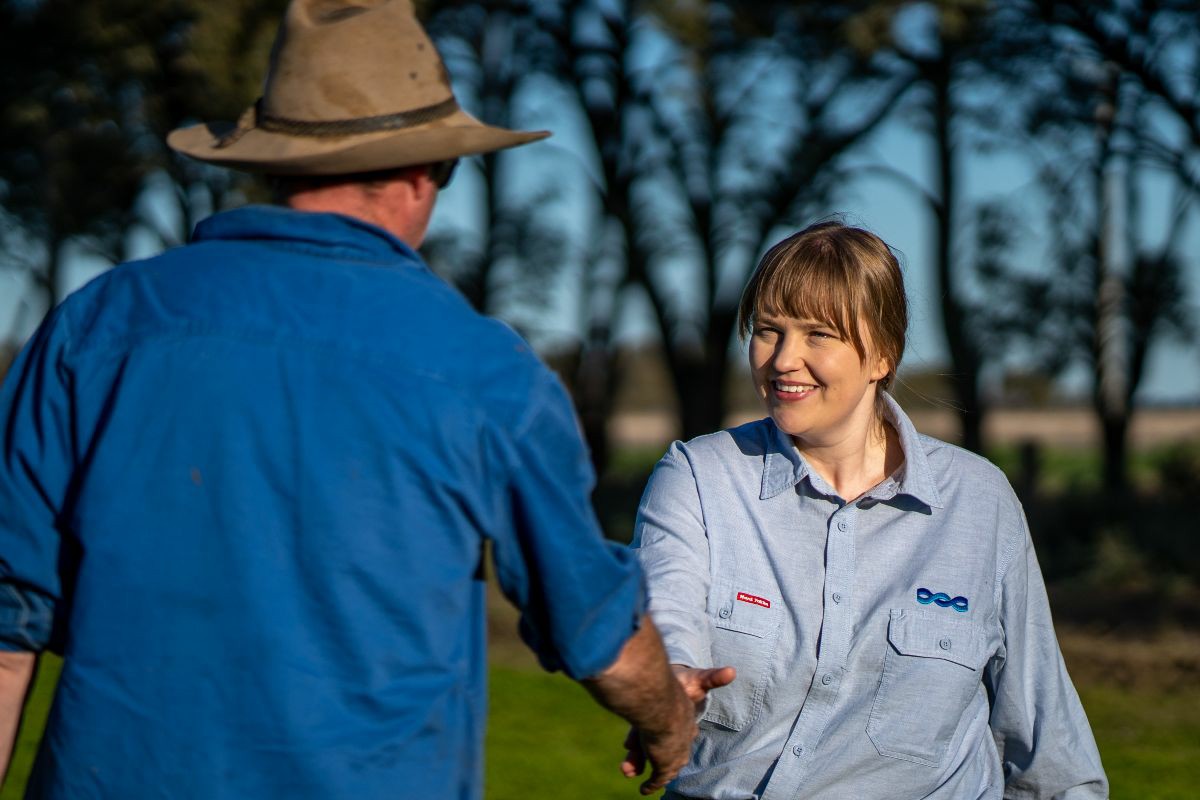 GMW staff member shaking hands with customer in a paddock